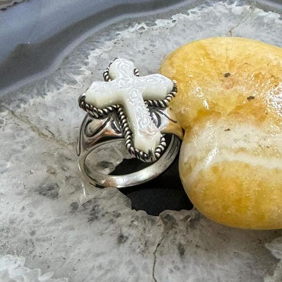 Carolyn Pollack Sterling Carved Mother of Pearl Decorated Cross Ring For Women - Picture 5 of 10
